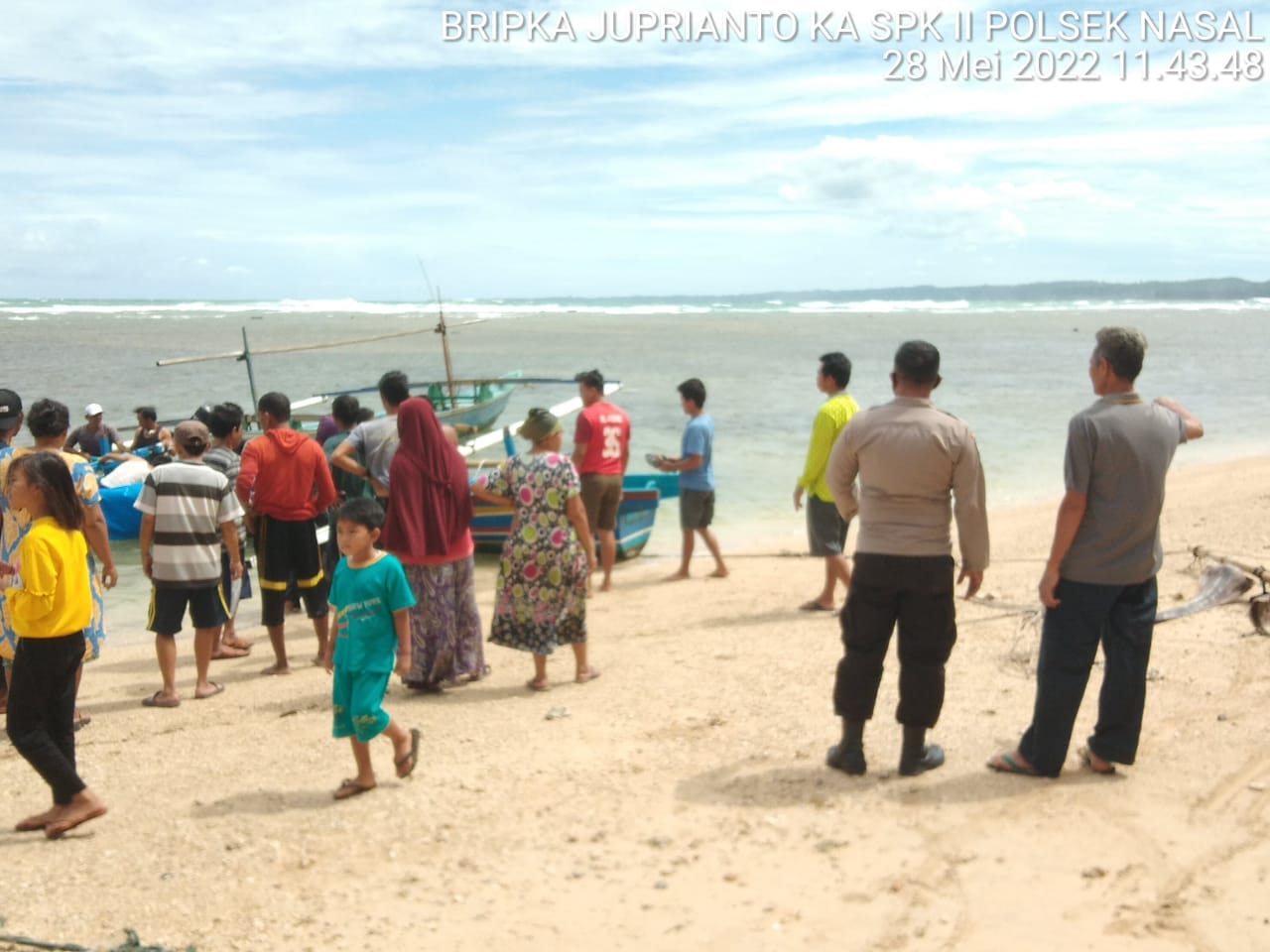 Mesin Mogok di Tengah Laut, Perahu Motor Tempel Terbalik