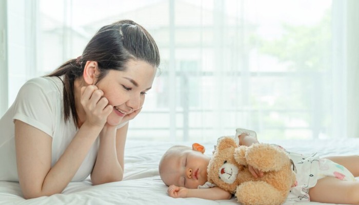 5 Manfaat Ninabobokan Bayi, Tips Ampuh untuk Membuat Kamu dan Si Kecil Bahagia!