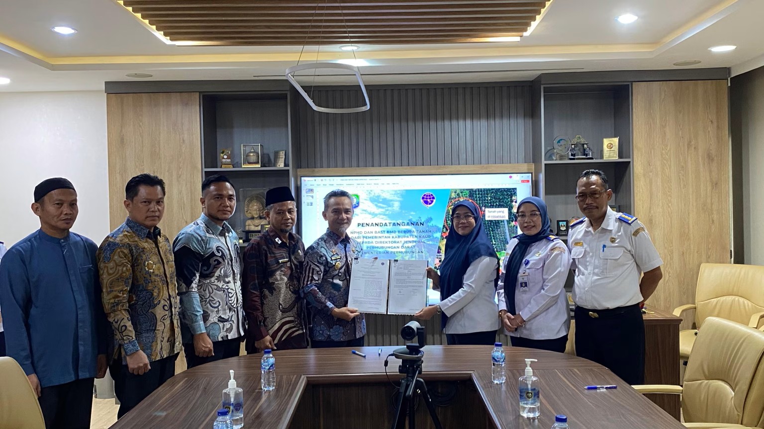 Wakil Bupati Kaur Abdul Hamid Tandatangani Hibah dan BAST Aset Tanah ke Dirjen Perhubungan Darat