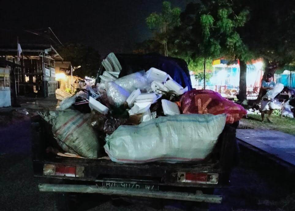 Sampah Menumpuk Di Pasar Malam Bintuhan, Siapa Bertanggung Jawab?
