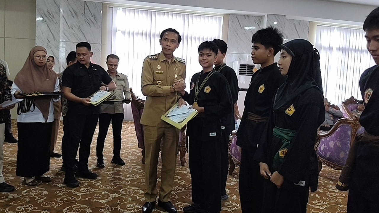 Membanggakan, Bupati Kaur Beri Reward 8 Pesilat Peraih Medali di Ajang Nasional