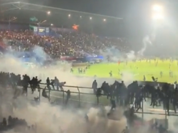 Tragedi Stadion Kanjuruhan, Penggunaan Gas Air Mata Langgar Statuta FIFA