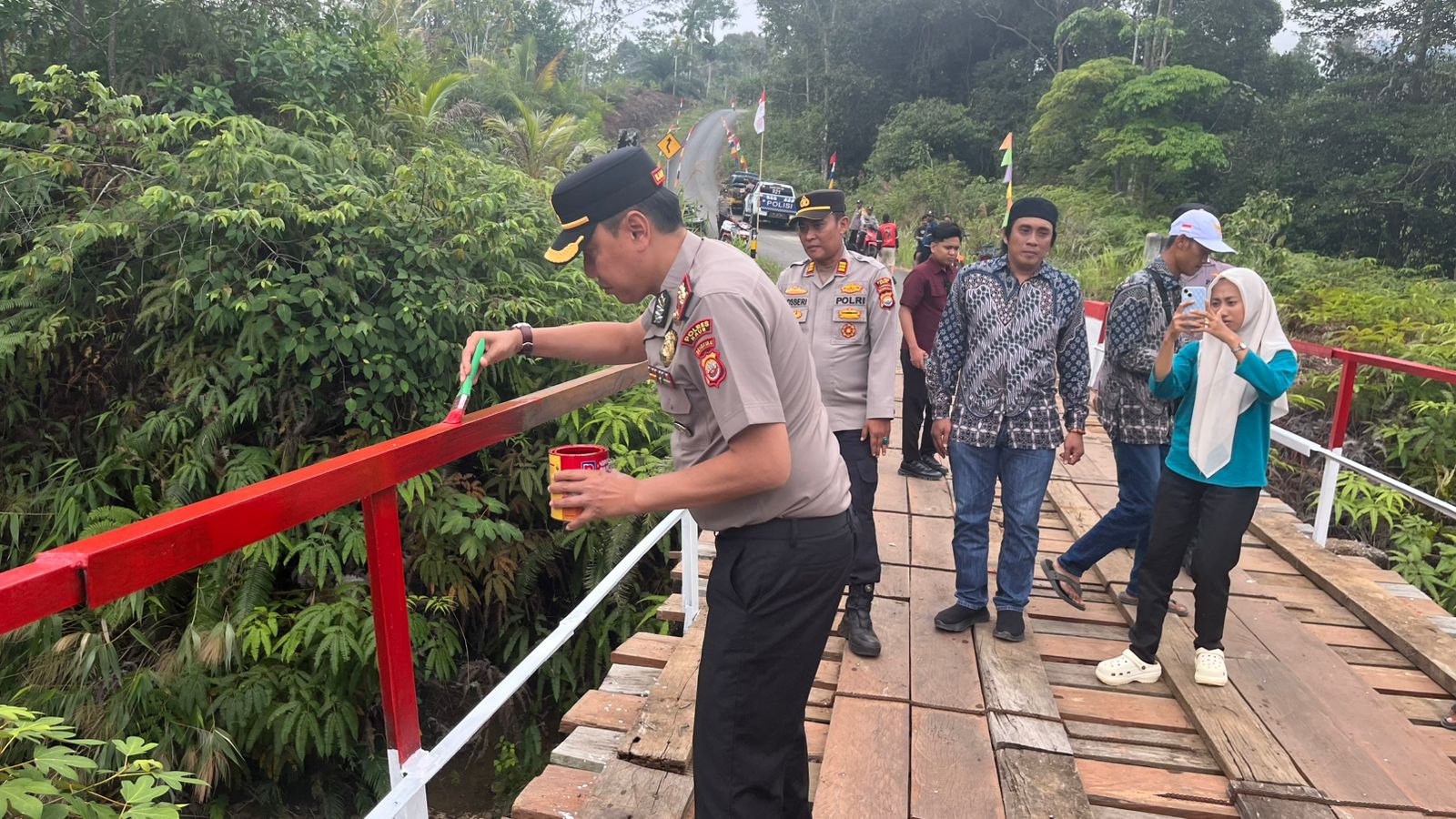 Satset! Polres Kaur Rampungkan 7 Jembatan Merah Putih Presisi, Sehari Kapolres Resmikan Dua 