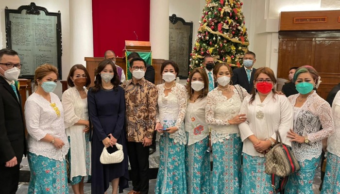 Berkilau! 8 Inspirasi Kebaya di Hari Natal untuk Tampil Elegan dan Memukau