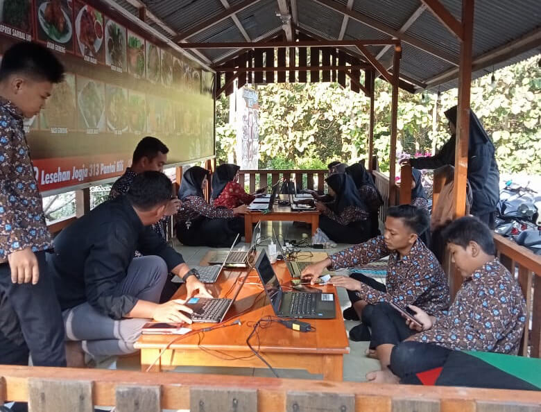 Terkendala Jaringan Internet, SMPN 15 Kaur ANBK di Pantai