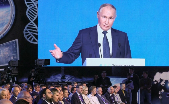 Vladimir Putin berbicara tentang 'Pembatalan' Rusia di Ruang Digital