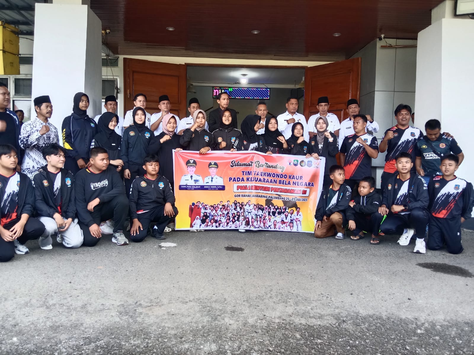 Bupati Kaur Gusril Pausi Lepas Tim Taekwondo ke Kejuaraan Bela Negara di Palembang