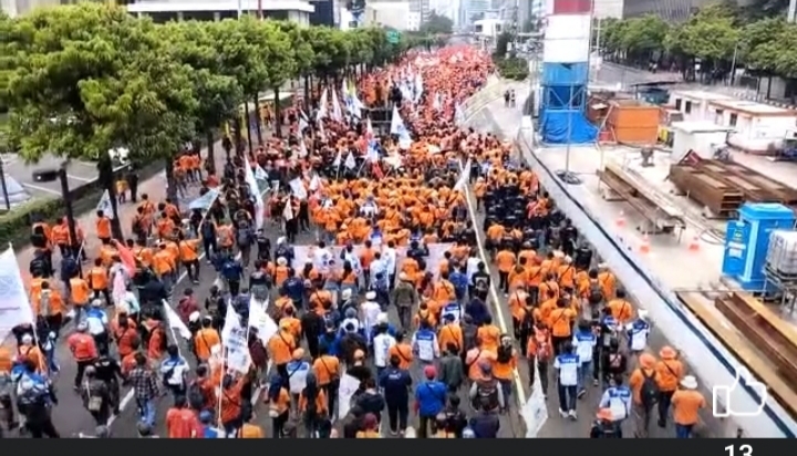 May Day! Hapus Outsourching dan Tolak Upah Murah, Ini Perbandingan Kebijakan UMP Anies vs Ganjar!