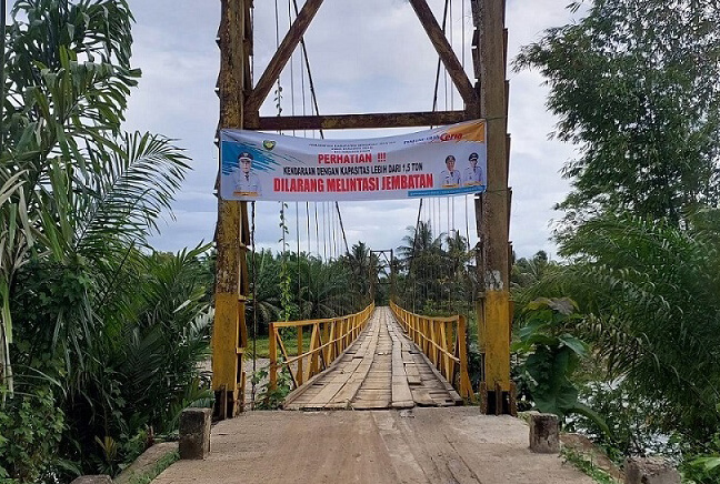 Jembatan Penghubung Desa Butuh Palang Pembatas