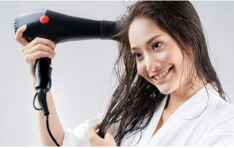 Tips Memilih Hair Dryer Terbaik untuk Semua Jenis Rambut dan Menghindari Kesalahan Umum Saat Menggunakannya