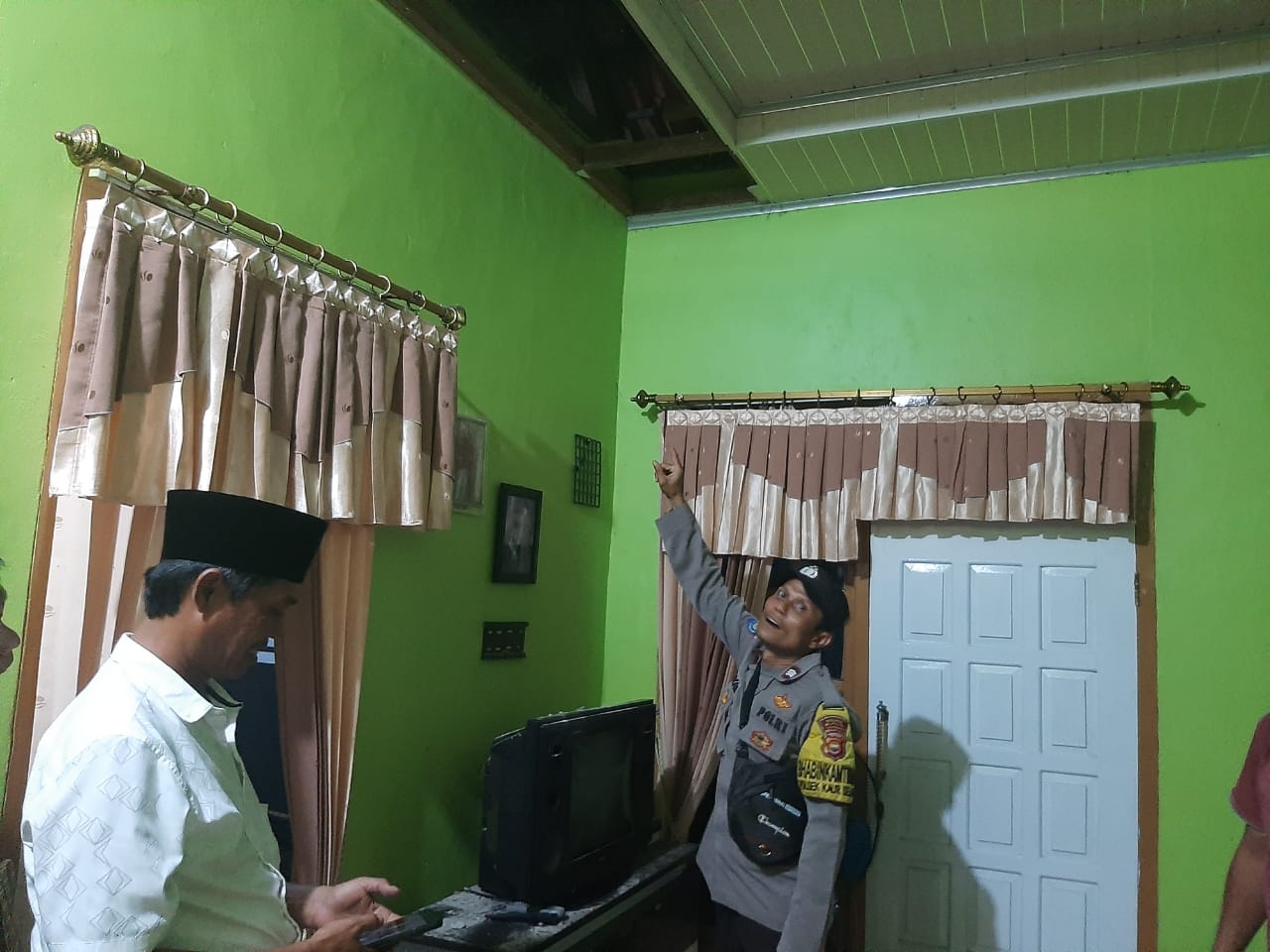 Warga Kaur Nyaris Ditimpa Plafon Rumah Runtuh Akibat Gempa