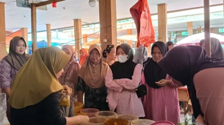 Pedagang Bumbu Diserbu Pembeli Jelang Lebaran