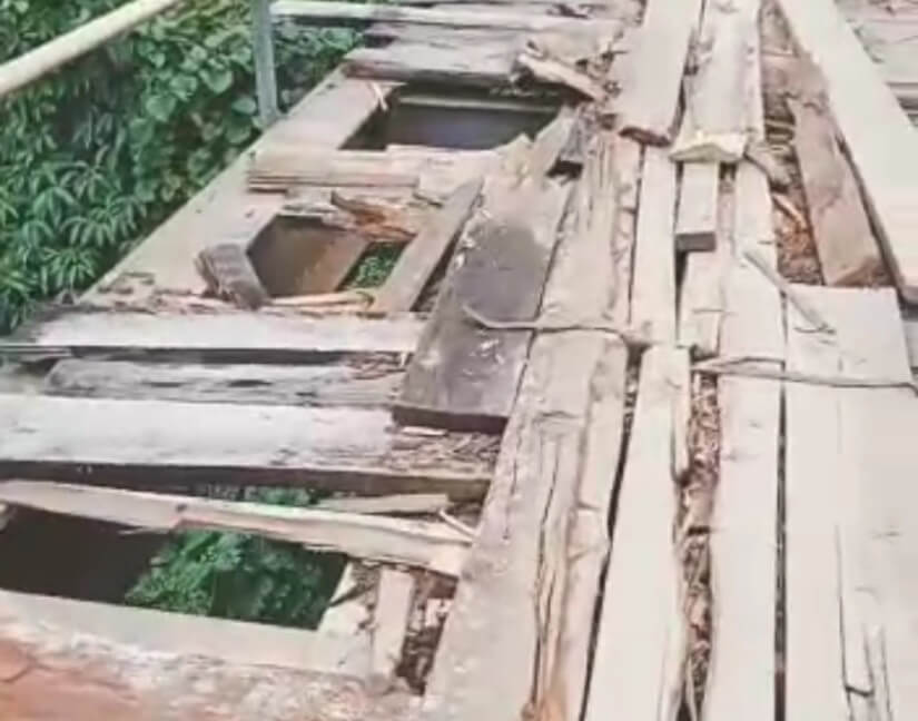 Lantai Jembatan di Bukit Makmur Semakin Rusak