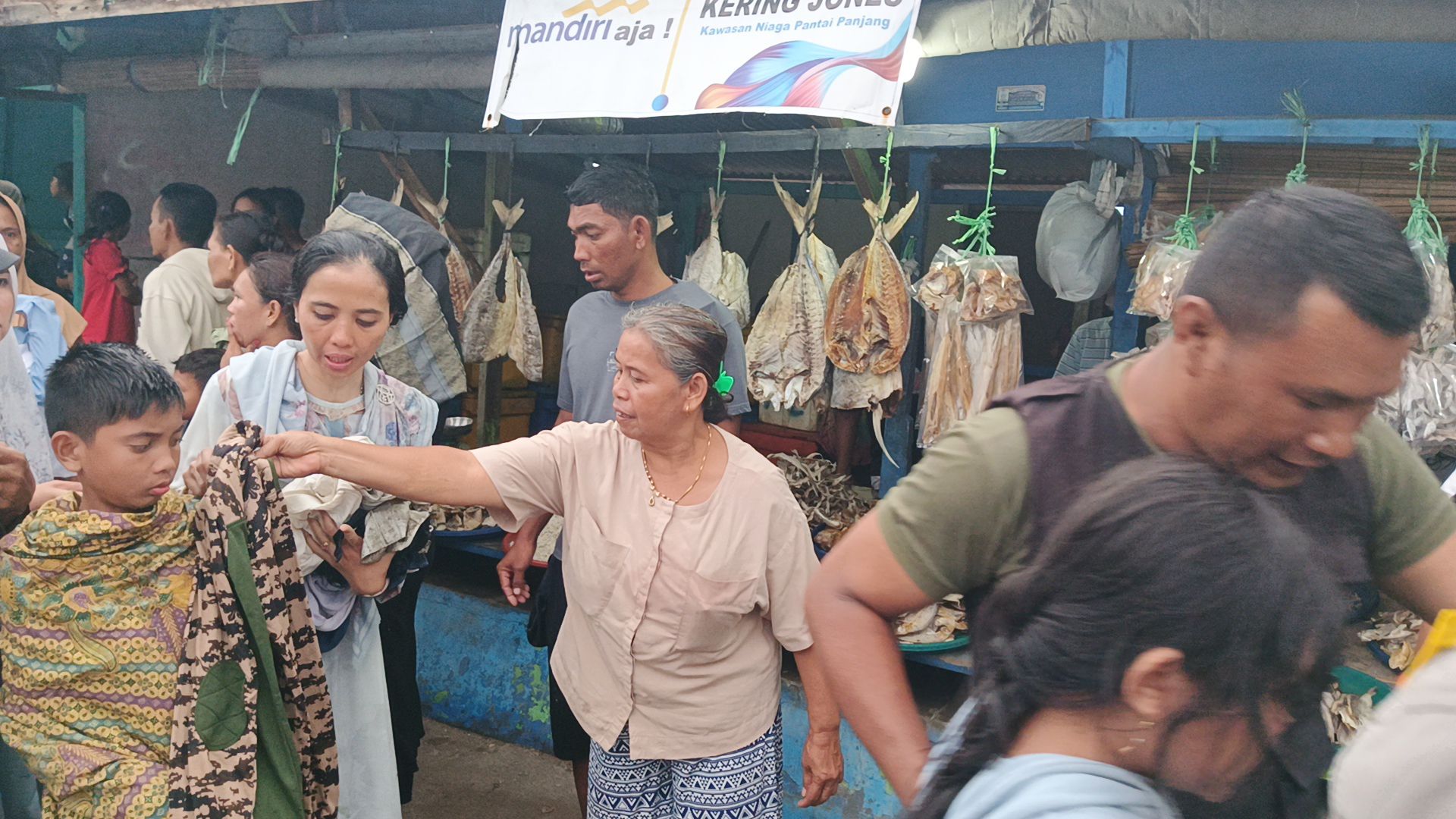 INFO TERBARU Kapal Wisata Bahari Pulau Tikus Bengkulu Tenggelam, Puluhan Penumpang Selamat, 7 Meninggal Dunia