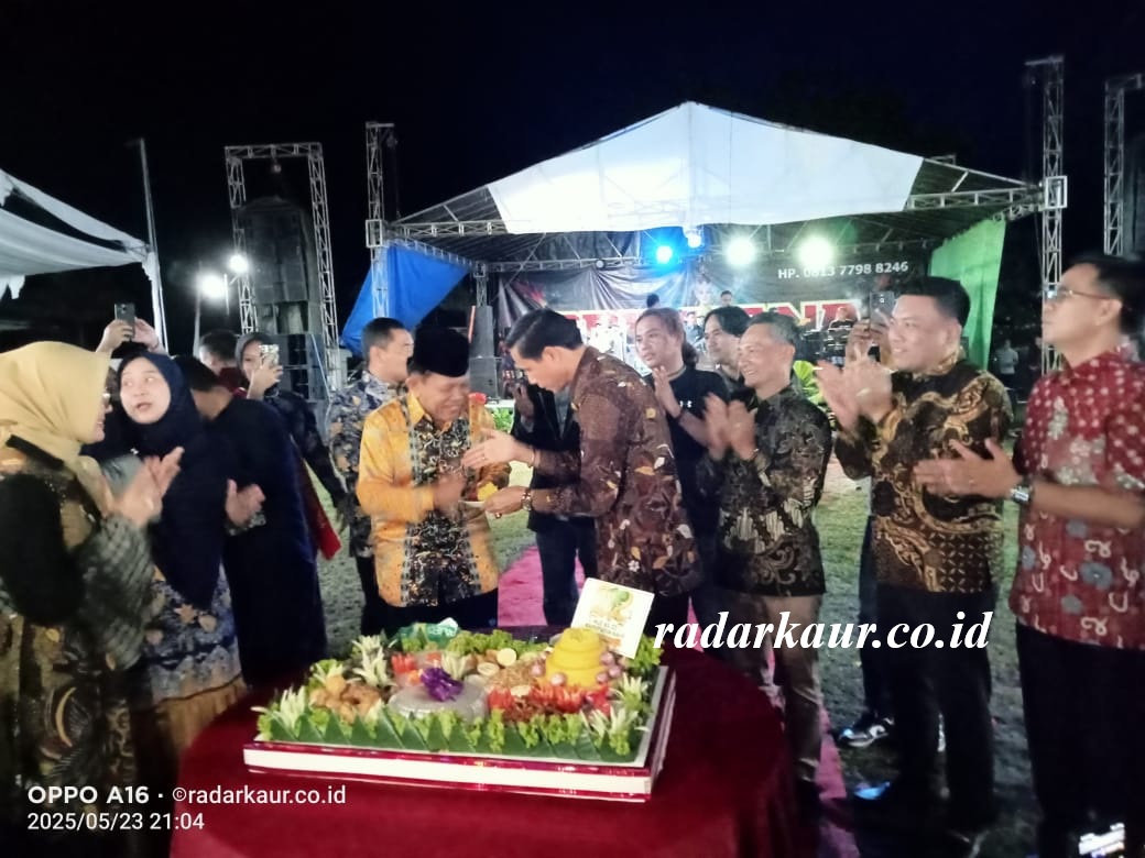 Malam Syukuran HUT ke-22 Kabupaten Kaur, Penyanyi Legendaris Sultan Hibur Masyarakat 