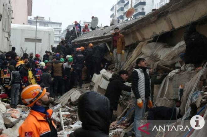 Dunia Berduka! Korban Tewas Gempa Turki-Suriah Mencapai 7.800 Jiwa, 5 WNI Hilang, 4 Kota Besar Hancur