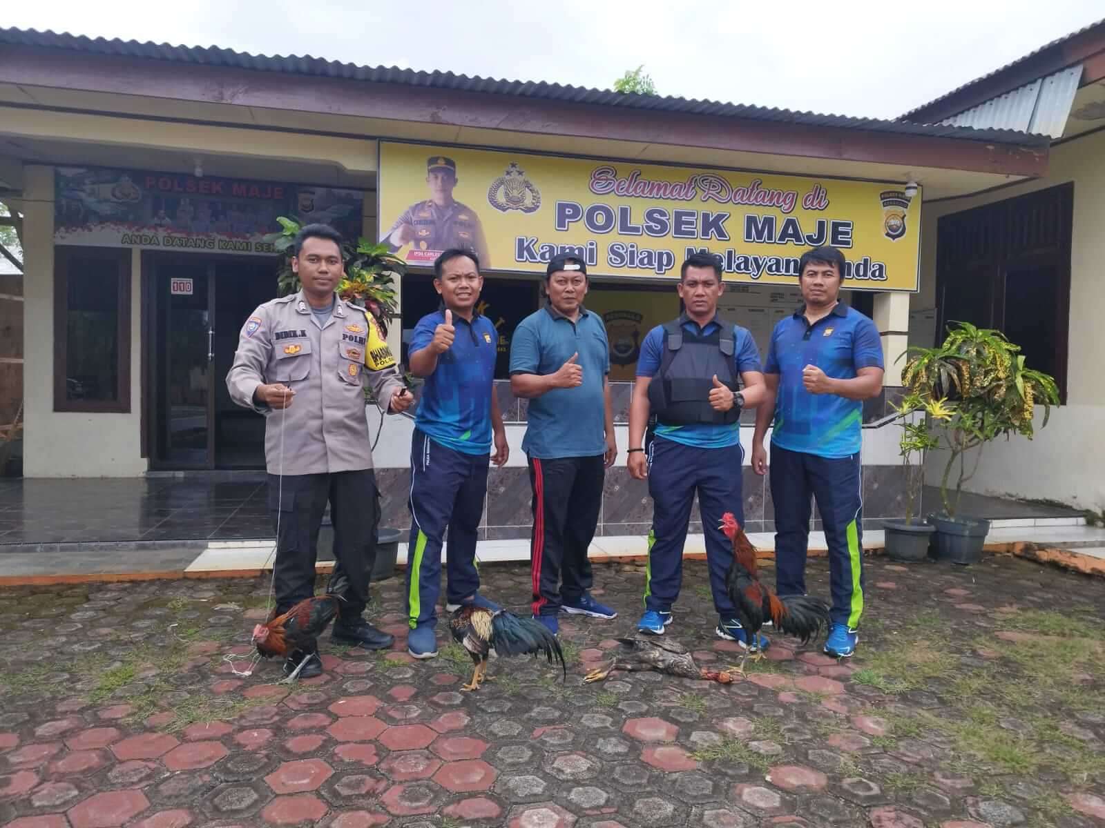 BREAKING NEWS: Didatangi Polisi, Pemain Sabung Ayam Berhasil Kabur 