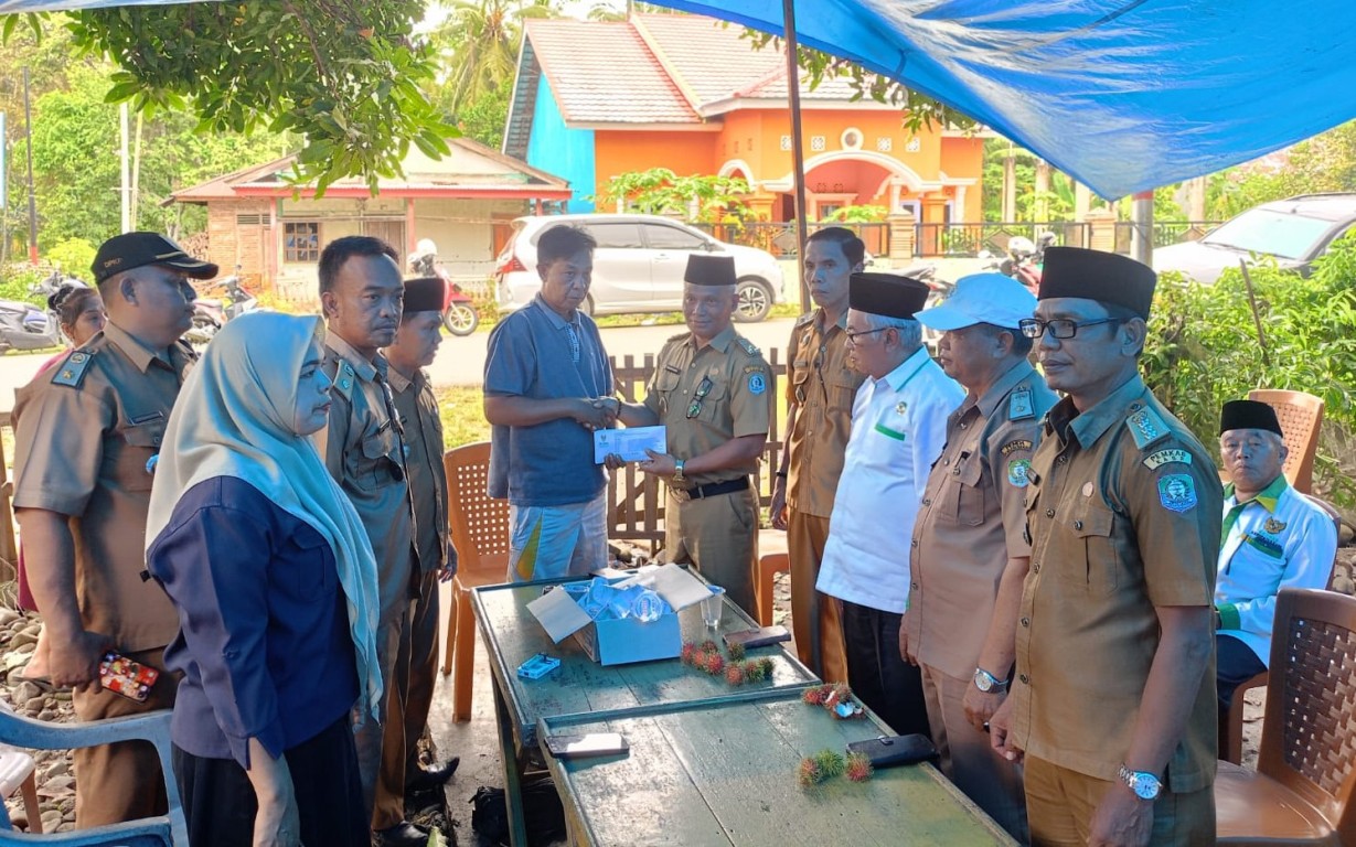 Baznas Kaur Salurkan Santunan kepada 3 Warga Terkena Musibah Kebakaran, Sakit dan Kecelakaan