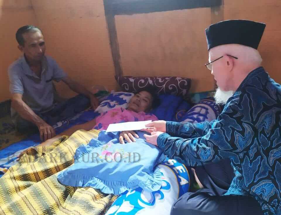 Lazismu Salurkan Bantuan Ke Korban Kebakaran Dan Penderita Stroke