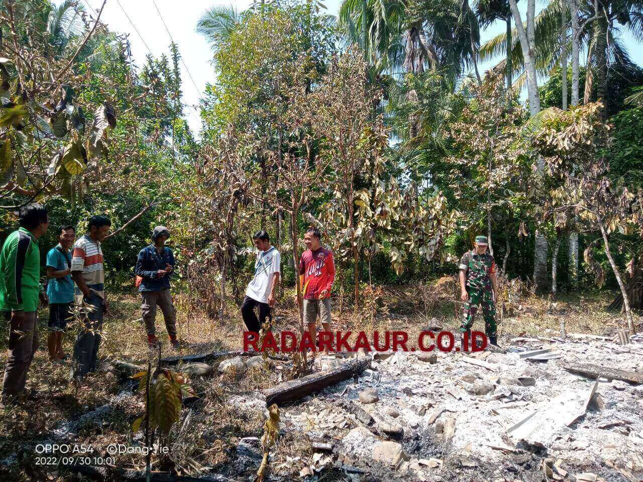 Akibat Api Dupa, Rumah 'Bli Putu Rata dengan Tanah