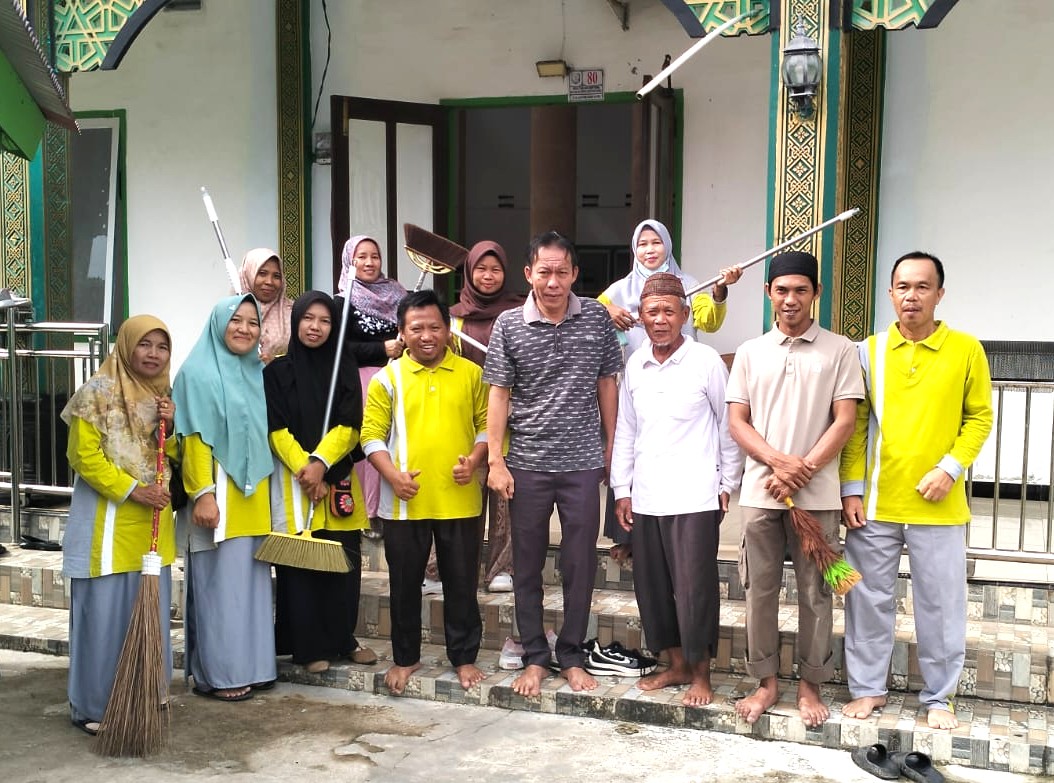 GEBER KUA Kaur Selatan Ikhtiar Menjaga Kebersihan Masjid Jelang Ramadhan