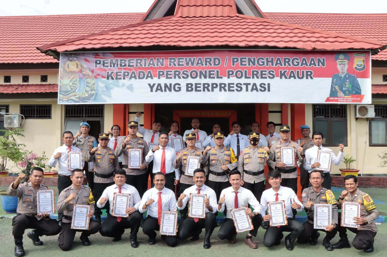 Kapolres Kaur Berikan Reward kepada 26 Personel 