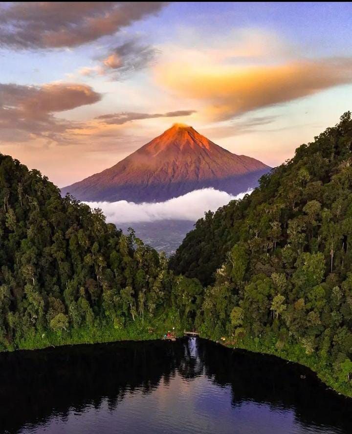 Gunung Kerinci: Keindahan Alam dan Aura Mistis yang Kuat di Sumatra