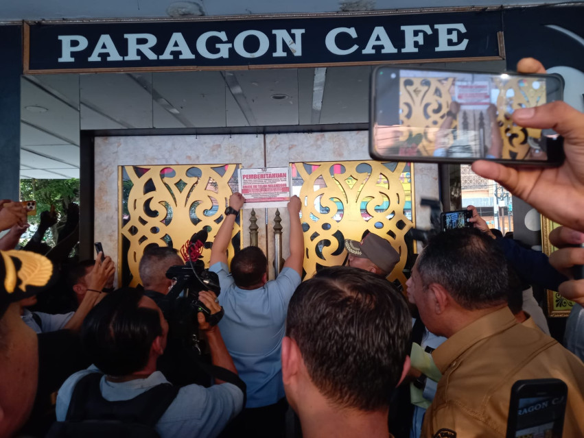 Viral Pesta Waria, New Paragon Pekanbaru Disegel