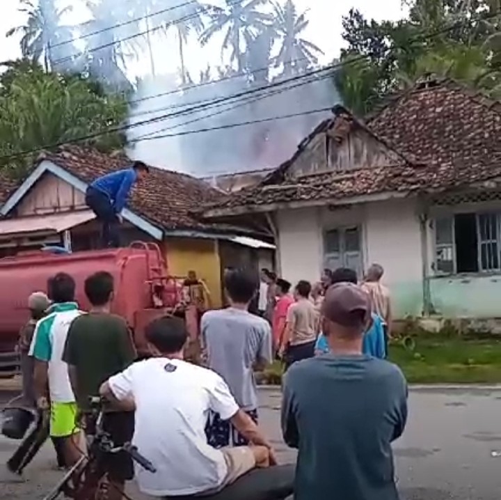 BREAKING NEWS: Satu Unit Rumah di Desa Suka Merindu Terbakar