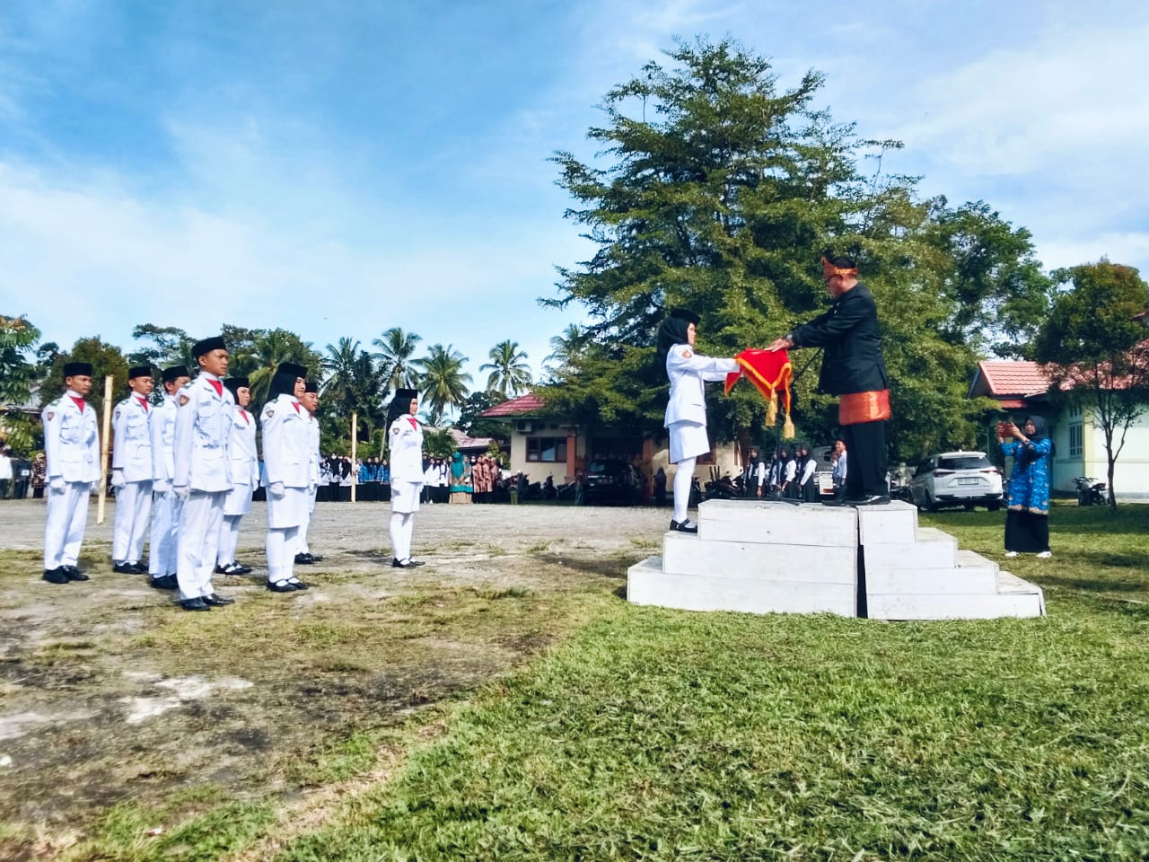 Upacara HUT Kecamatan Padang Guci Berjalan Dengan Khidmat