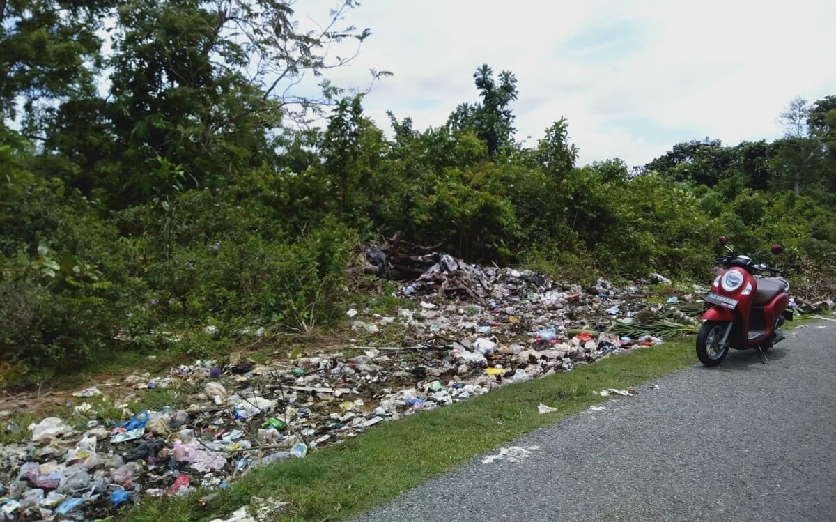 Sekolah Keluhkan Sampah Berserak di Pinggir Jalan