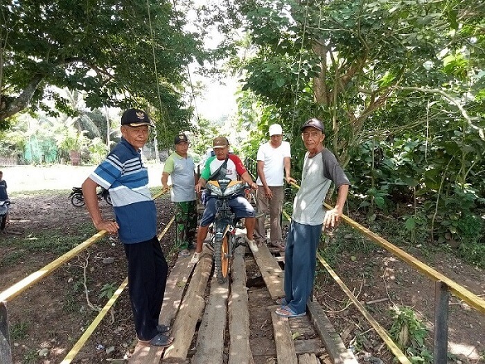 Cerita Warga Jembatan Gantung Akses Angkut Hasil Pertanian