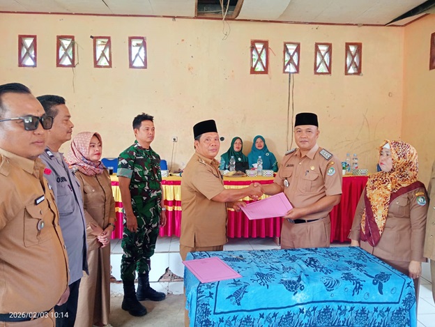 Sertijab Camat Kelam Tengah Berlangsung Haru