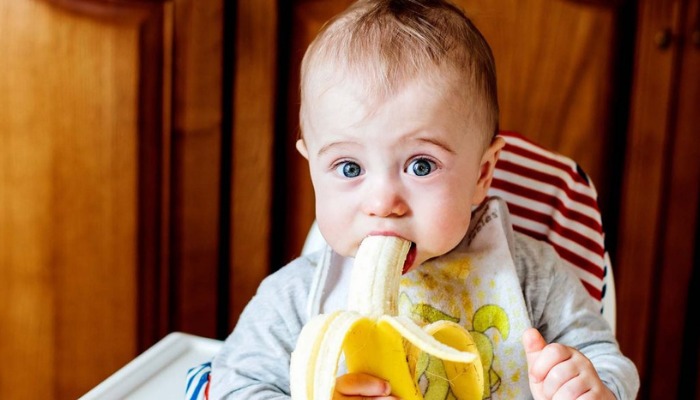Hi Moms Dads! Tahu Gak Sih Kalau Bayi MPASI Bisa Banget Hanya Makan Pisang? Ini Dia Alasannya!