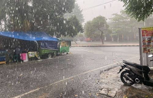 Masyarakat Diimbau Pantau Cuaca Provinsi Bengkulu, Potensi Hujan, Suhu 24°C