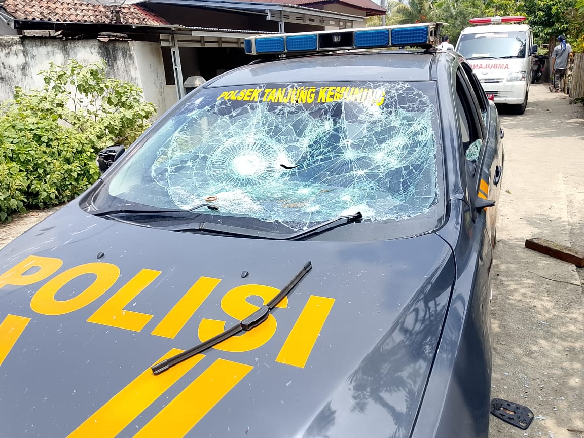ODGJ Mengamuk, Kaca Mobil Patroli Polisi Remuk 