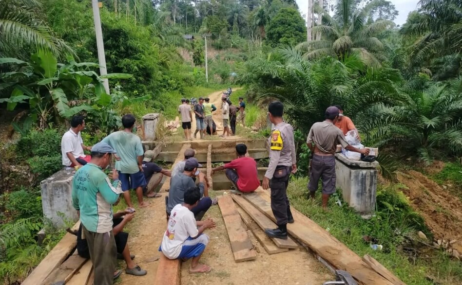 Bahaya, Gunung Megang Swadaya Perbaiki Jembatan