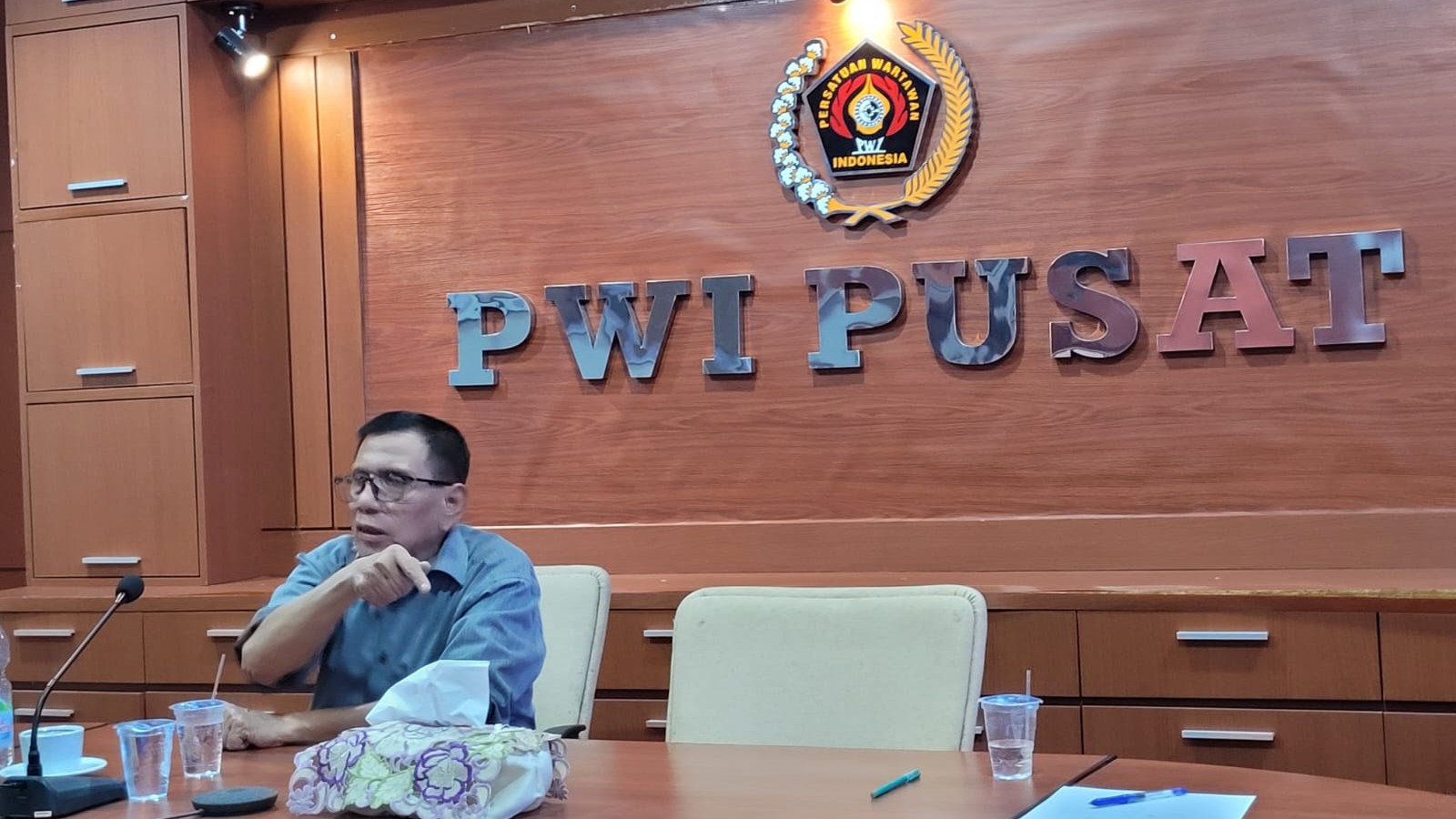 Wakil Ketua, Sekretaris dan Anggota Kecam Ketua DK, Hendry Ch Bangun Tetap Ketua PWI Pusat