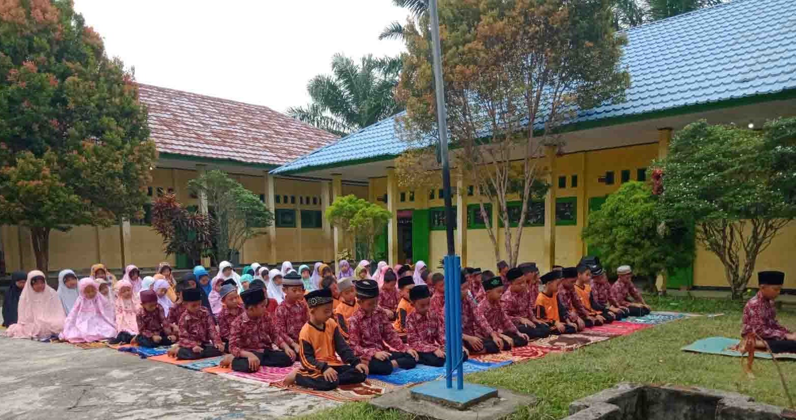 Soal Seragam Sekolah Aturan Baru Nadiem Makarim, Ini Kata Kepala Dinas 