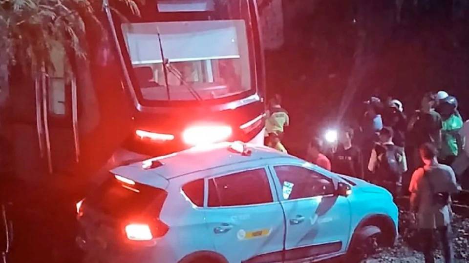 Sopir Taksi Online dan Petugas KAI Diperiksa Kecelakaan Kereta Bekasi