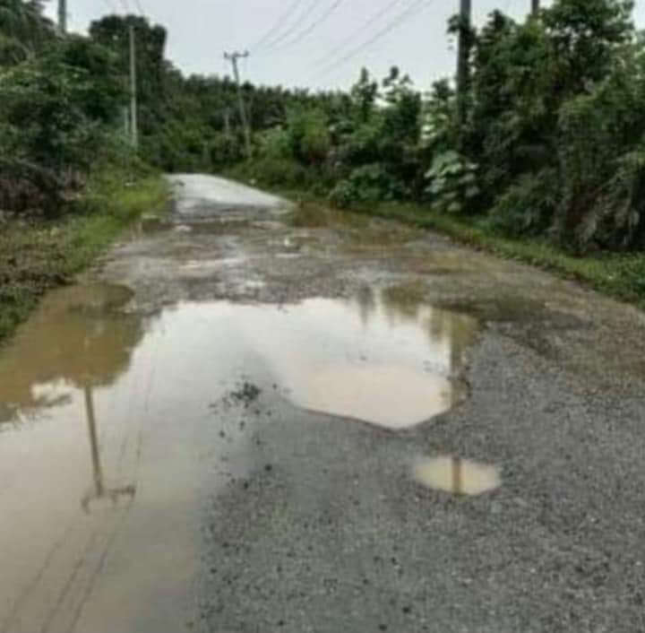 Musim Politik Segera Tiba, Jalan Senuling Masih Berkubang