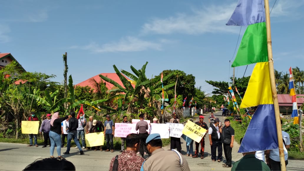 Demo di Kantor PLN Bintuhan