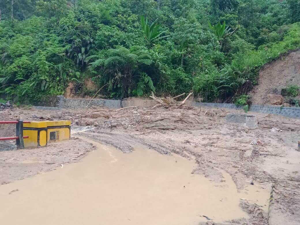 Jalan Lintas Manna - Pagar Alam Lumpuh 14 Jam