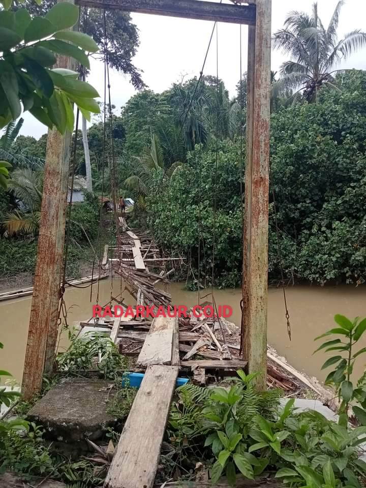 Jembatan Gantung di Kaur Hancur Diterjang Banjir Bandang