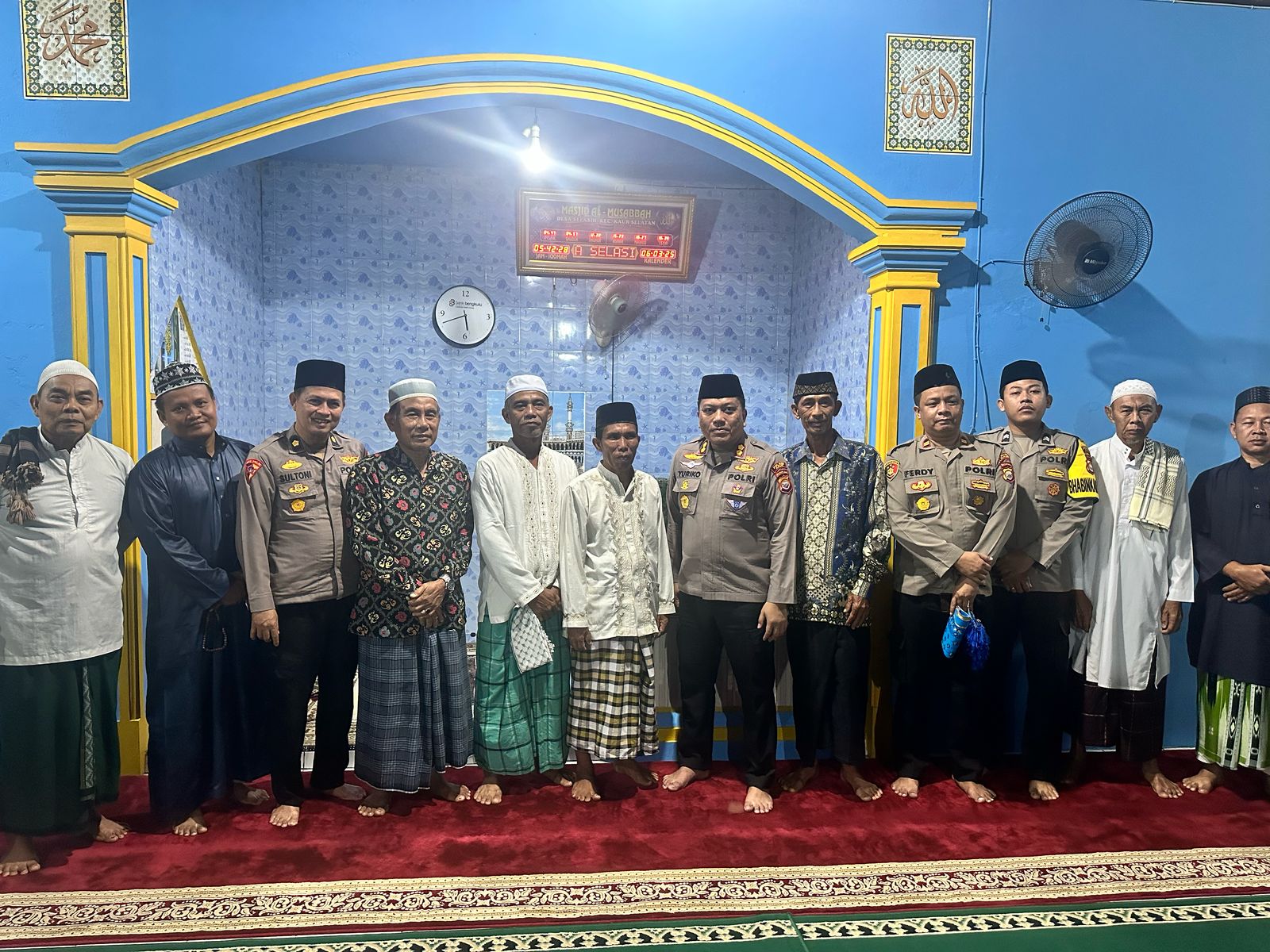 Kapolres Kaur Subuh Keliling di Masjid Al Musabbah 