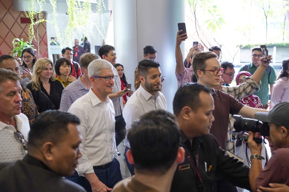 Kunjungan Tim Cook ke Akademi Pengembang Apple di BINUS Kukuhkan Dedikasi Pembinaan Bakat Digital di Indonesia