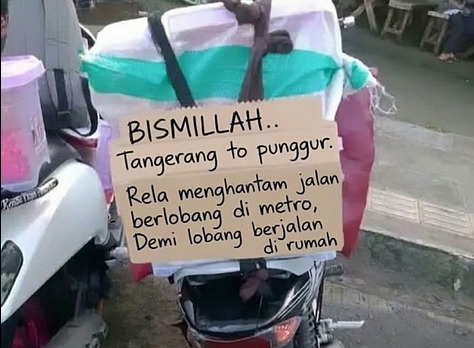 Aneka Tulisan Unik Para pemudik, Ada yang Romantis, Lucu bahkan Sedikit Cabul!