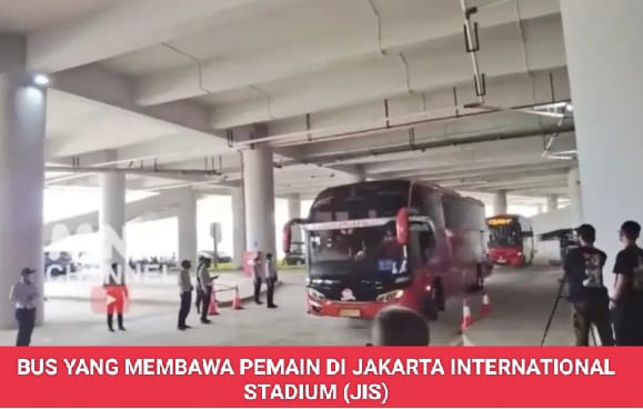 Posting Video Bus Salah Parkir demi Jelekan JIS, Stafsus Menteri BUMN ini Kena Rujak Netizen