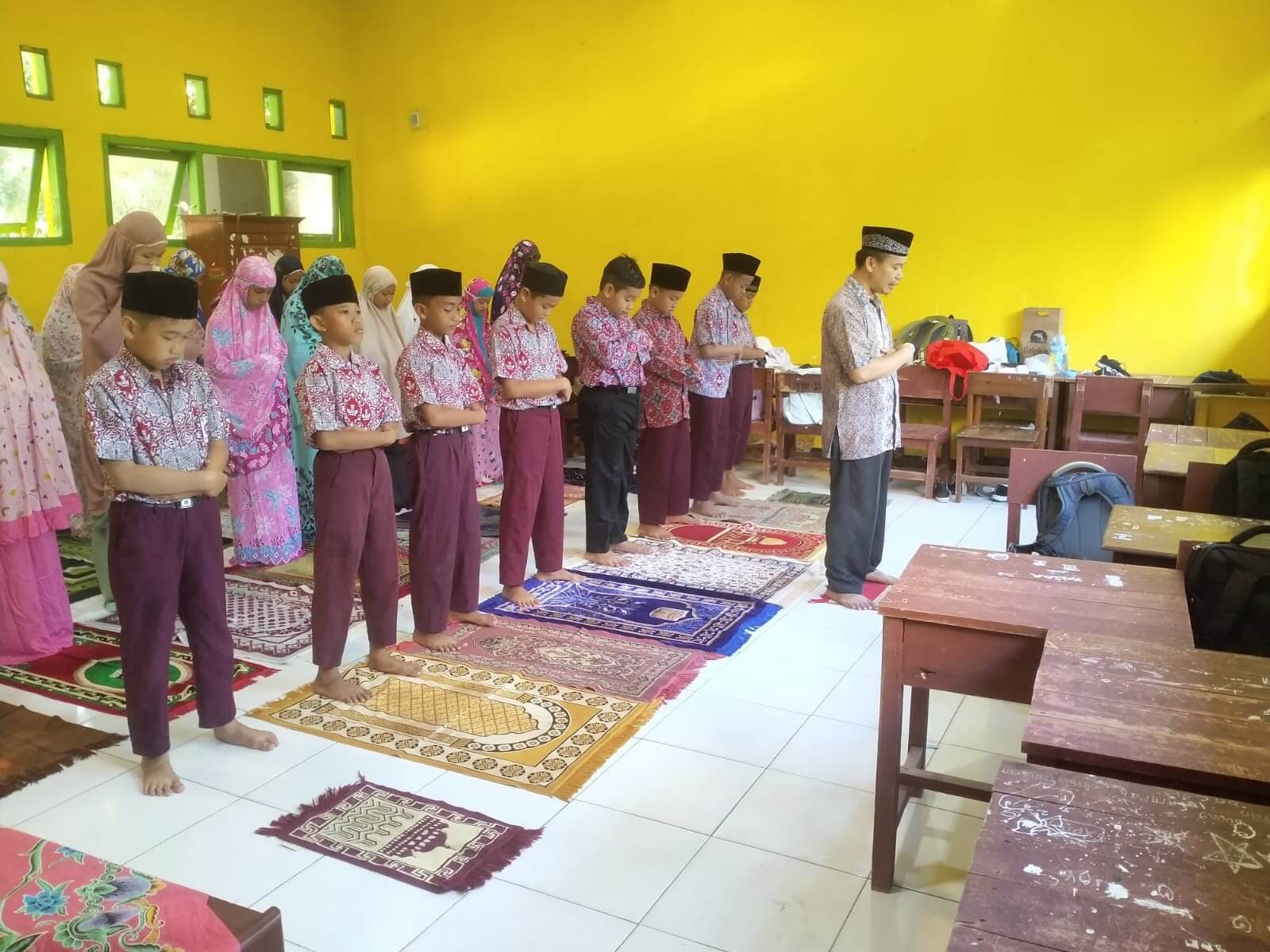 Pelajaran Agama di SDN 1 Kaur Diawali Salat Dhuha