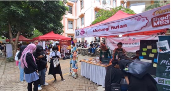 Universitas Diponegoro-LindungiHutan Berkolaborasi Menjaga Hutan dalam Festival Orenji 2023